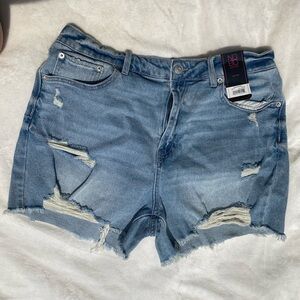 Cutest ripped denim jeans, light blue wash